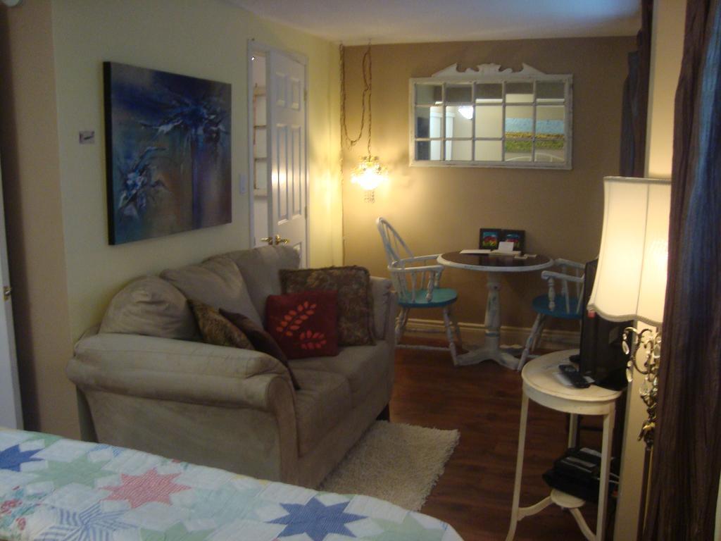 Paddington Place Bed & Breakfast Oshawa Exteriör bild