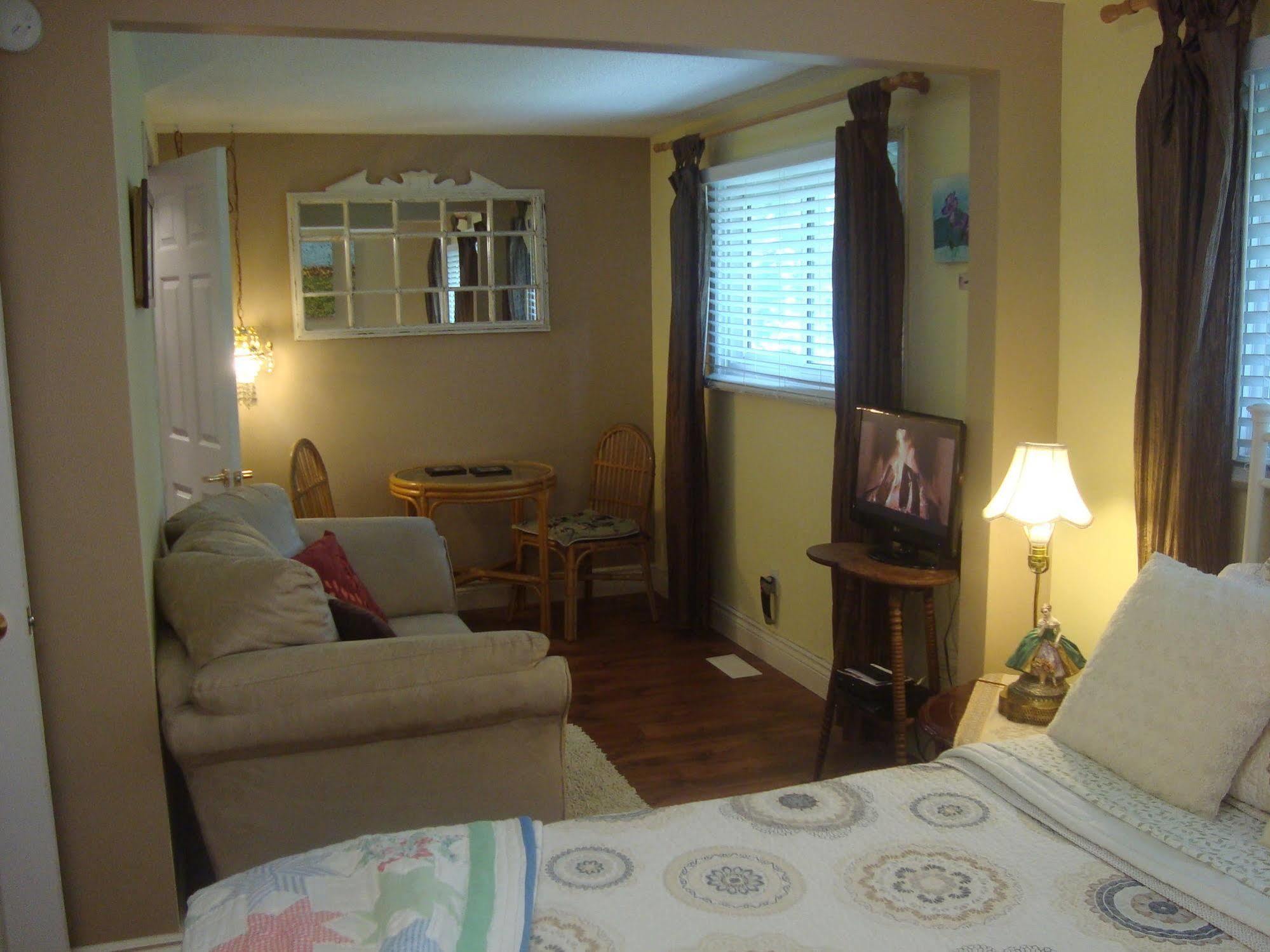 Paddington Place Bed & Breakfast Oshawa Exteriör bild